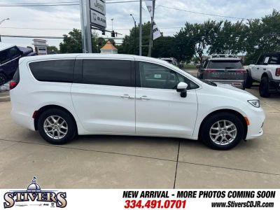 2023 Chrysler Pacifica - Photo 3