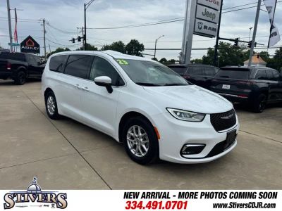 2023 Chrysler Pacifica - Photo 2