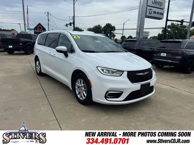 2023 Chrysler Pacifica - Photo 1