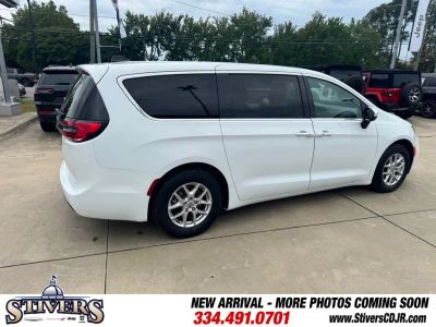 2023 Chrysler Pacifica - Photo 4