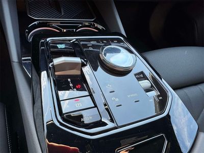 2025 BMW i5 - Photo 16