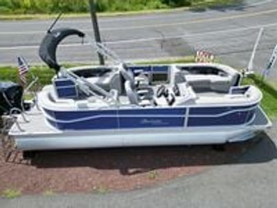 2026 Barletta Aria A22QC Platinum — front three-quarter view