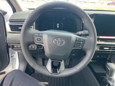2026 Toyota Camry - Photo 19