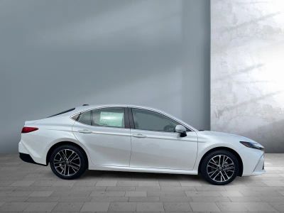 2026 Toyota Camry - Photo 7