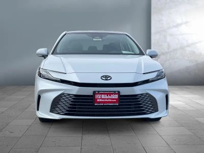2026 Toyota Camry - Photo 2