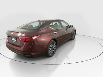 2024 Nissan Altima — photo 7 view