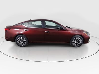 2024 Nissan Altima — photo 8 view