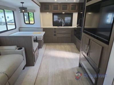 2027 Coachmen RV Freedom Express — photo 19 view