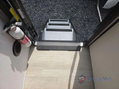 2027 Coachmen RV Freedom Express — photo 15 view