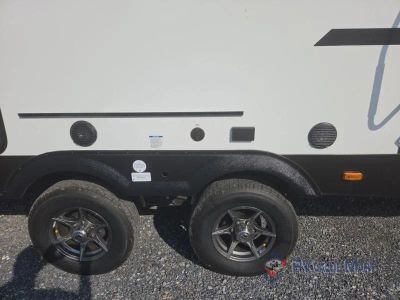 2027 Coachmen RV Freedom Express — photo 16 view
