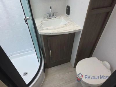 2027 Coachmen RV Freedom Express — photo 25 view