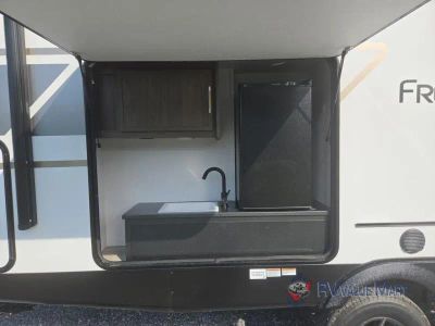 2027 Coachmen RV Freedom Express — photo 11 view