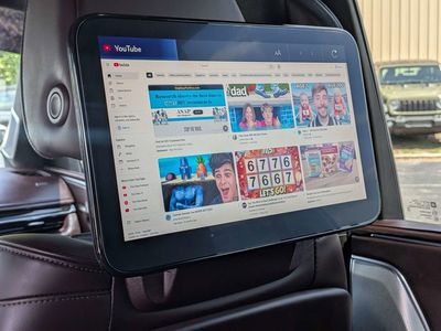 2024 Cadillac Escalade — photo 17 view