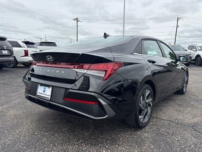 2025 Hyundai Elantra — photo 7 view