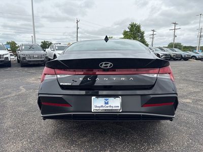 2025 Hyundai Elantra — photo 8 view