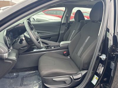 2025 Hyundai Elantra — photo 12 view