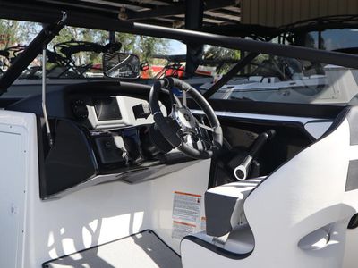 2025 Yamaha Boats AR195 - Photo 13