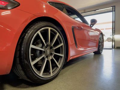 2017 Porsche 718 Cayman — detail view