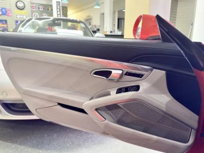 2017 Porsche 718 Cayman — photo 24 view