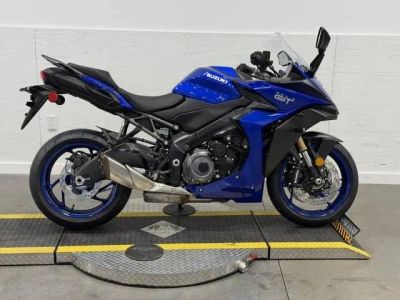 2026 Suzuki GSX-S1000GT+ — front three-quarter view