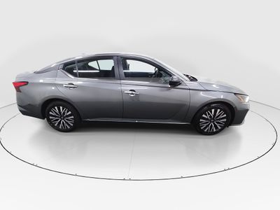 2024 Nissan Altima — photo 8 view