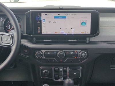 2026 Jeep Wrangler — photo 18 view