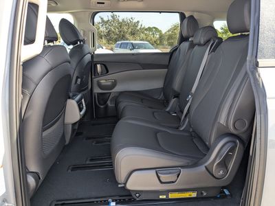 2026 Kia Carnival — photo 17 view