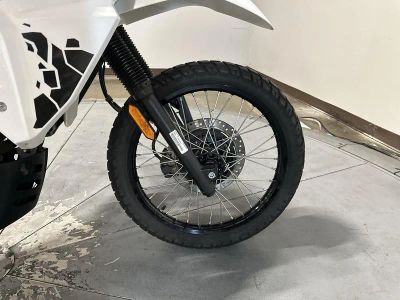 2025 Kawasaki KLR650 S Pearl Crystal White/Metallic Carbon Gray - Photo 16
