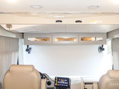 2026 Thor Motor Coach Hurricane — photo 13 view