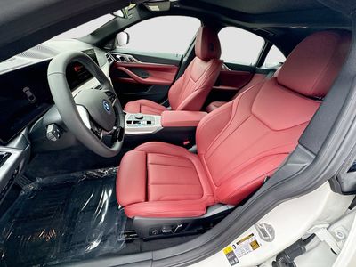 2026 BMW i4 - Photo 16