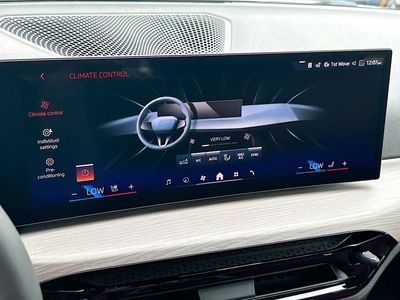 2026 BMW i4 - Photo 13