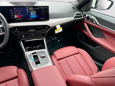 2026 BMW i4 - Photo 18