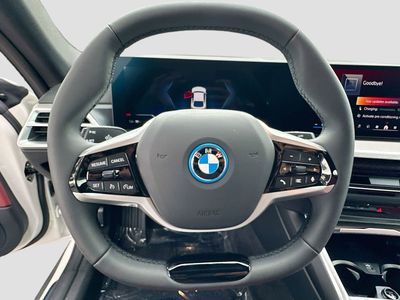 2026 BMW i4 - Photo 8