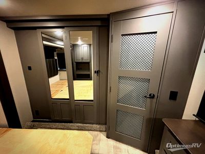 2021 Grand Design Momentum — photo 9 view