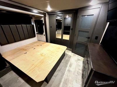 2021 Grand Design Momentum — photo 7 view