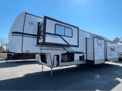 2025 Forest River Cherokee Arctic Wolf Suite - Photo 4