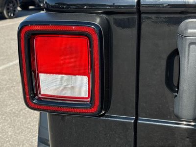 2020 Jeep Wrangler — photo 10 view