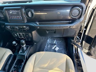 2020 Jeep Wrangler — photo 16 view