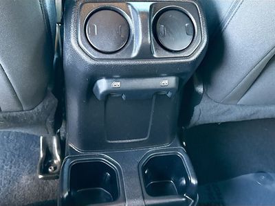 2020 Jeep Wrangler — photo 18 view