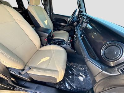 2020 Jeep Wrangler — photo 13 view
