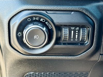 2020 Jeep Wrangler — photo 32 view
