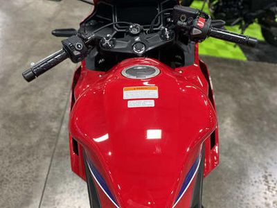 2025 Honda CBR500R — photo 8 view