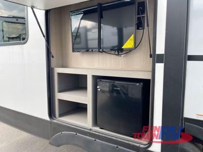 2025 Dutchmen RV Kodiak Ultimate - Photo 8