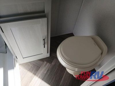 2022 Forest River RV Salem FSX — photo 28 view