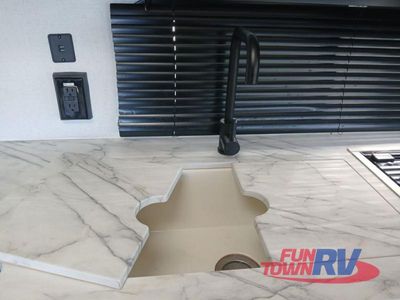 2022 Forest River RV Salem FSX — photo 18 view