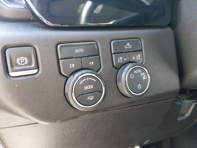 2025 Chevrolet Silverado 1500 — photo 13 view