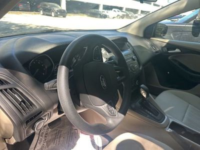 2018 Ford Focus — photo 12 view