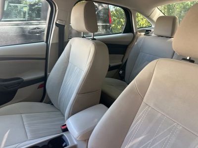 2018 Ford Focus — photo 14 view