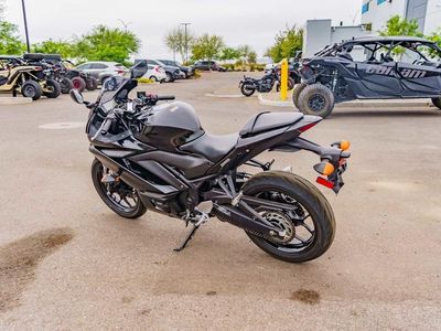 2023 Yamaha YZF-R3 - Photo 5