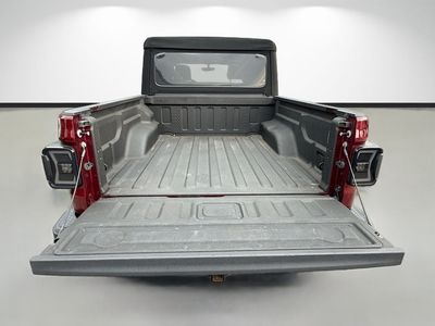 2022 Jeep Gladiator — photo 12 view